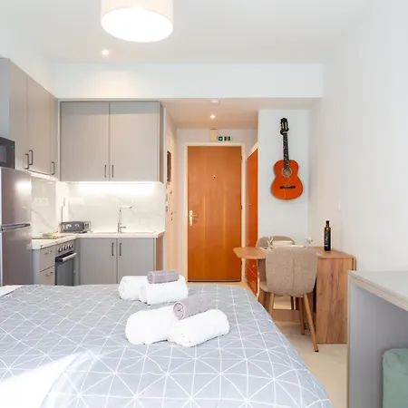 4, Διαμέρισμα *