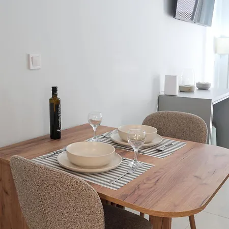 4, Διαμέρισμα *