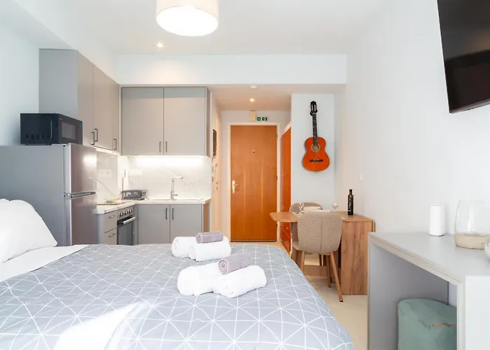 4, Διαμέρισμα *